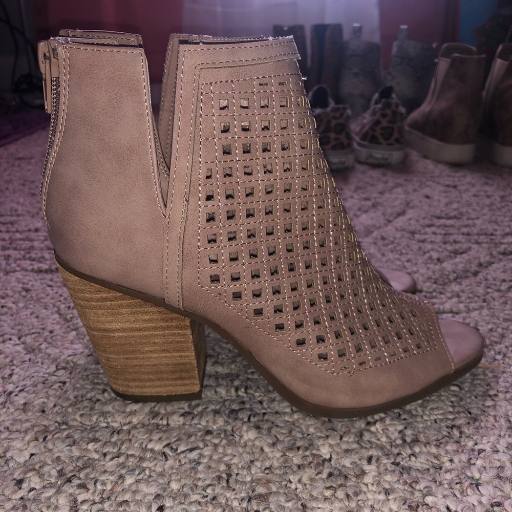 HEELS